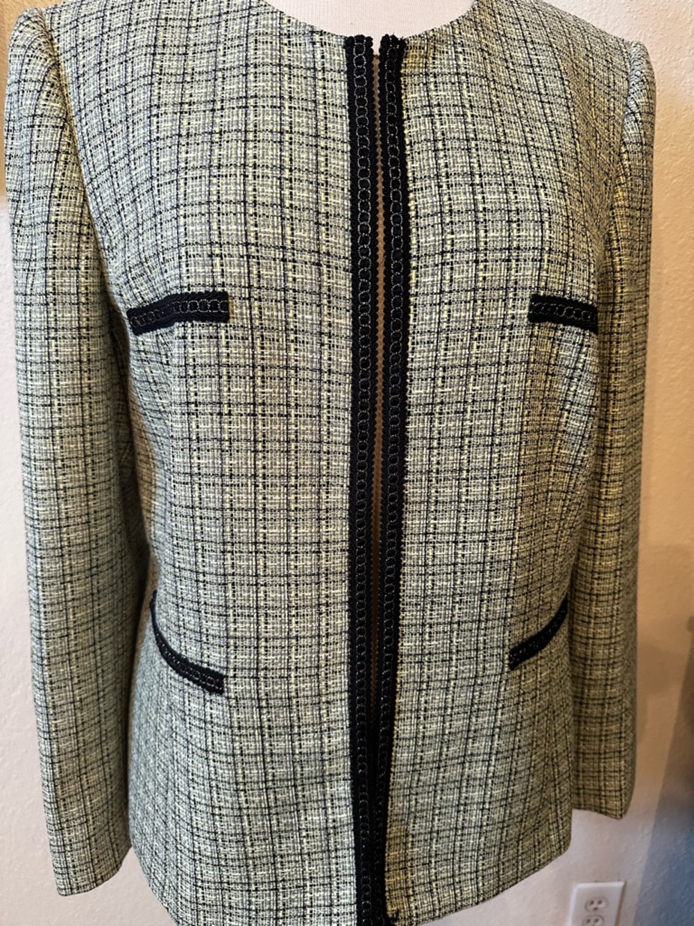 TAHARI Arthur Levine Classic Tweed Women's Jacket in Light Green and Black Trim